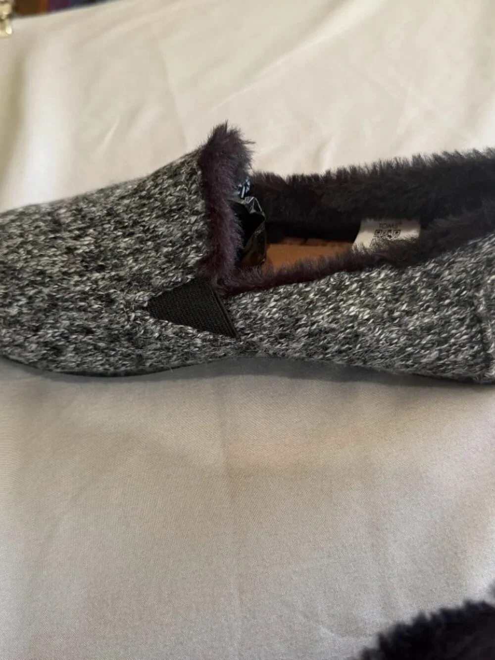 Tom’s Woman’s Fur Lined Heather Knit Slip-on Shoes Size 8 Black And Gray EUC